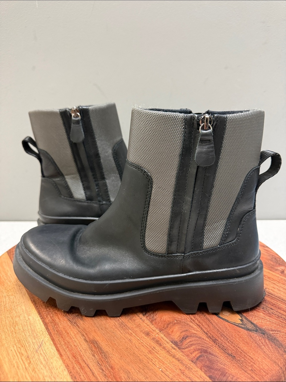Vince Camuto‎ Black Lug Sole Platform Ankle Boots | Combat Utility Style sz 9